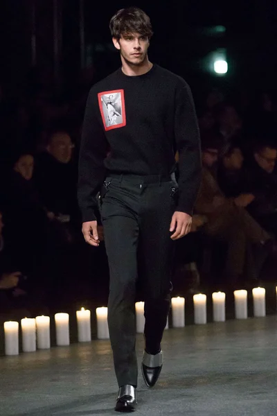 Look 12